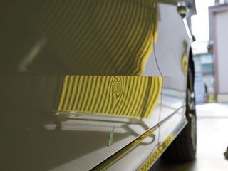 Audi SQ5のデントリペア前